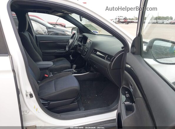 JA4AD3A36JZ021655 2018 MITSUBISHI OUTLANDER White Front interior view