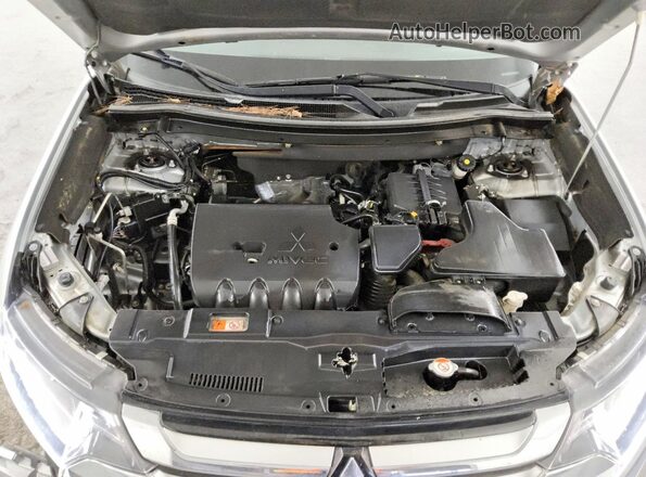 JA4AD3A37JJ003793 2018 MITSUBISHI OUTLANDER Silver Widok komory silnika