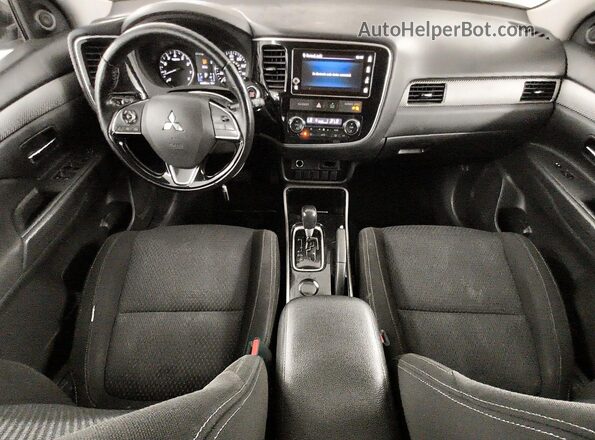JA4AD3A37JJ003793 2018 MITSUBISHI OUTLANDER Silver Widok deski rozdzielczej
