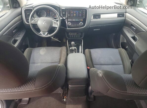 JA4AD3A38HZ021750 2017 MITSUBISHI OUTLANDER Серебряный Вид панели приборов