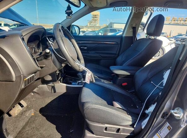 JA4AD3A39JZ008740 2018 MITSUBISHI OUTLANDER Silver Front interior view