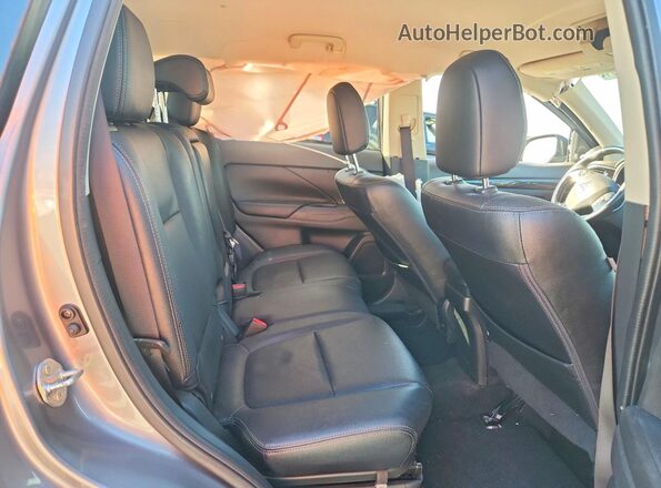 JA4AD3A39JZ008740 2018 MITSUBISHI OUTLANDER Silver Rear seats view