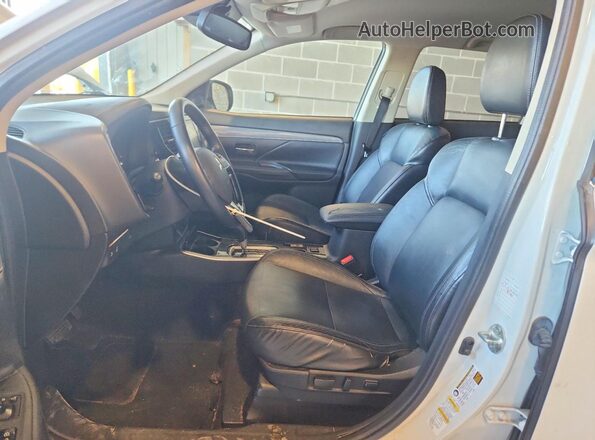 JA4AD3A3XLZ030779 2020 MITSUBISHI OUTLANDER White Սալոնի դիմացի տեսք