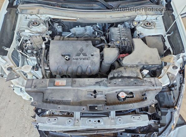 JA4AD3A3XLZ030779 2020 MITSUBISHI OUTLANDER White Սալոնի հետևի տեսք