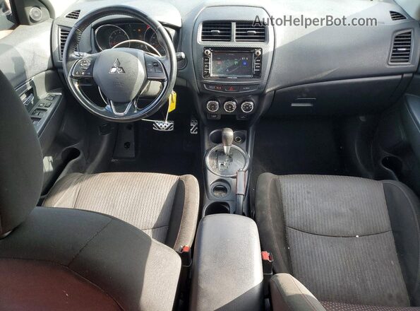 JA4AP3AU2HZ033652 2017 MITSUBISHI OUTLANDER Серебряный Вид панели приборов