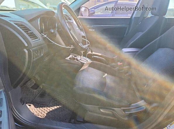 JA4AP3AU4HZ019784 2017 MITSUBISHI OUTLANDER Black Front interior view