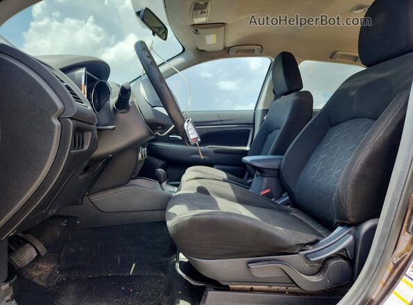 JA4AP3AU5LU015457 2020 MITSUBISHI OUTLANDER Brown Front interior view