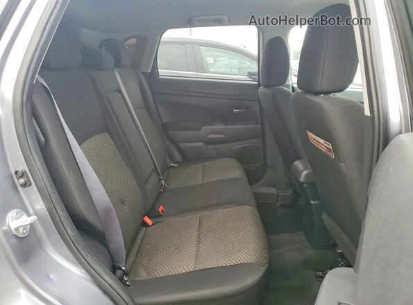 JA4AP3AU6GZ033166 2016 MITSUBISHI OUTLANDER Silver Widok wnętrza z tyłu