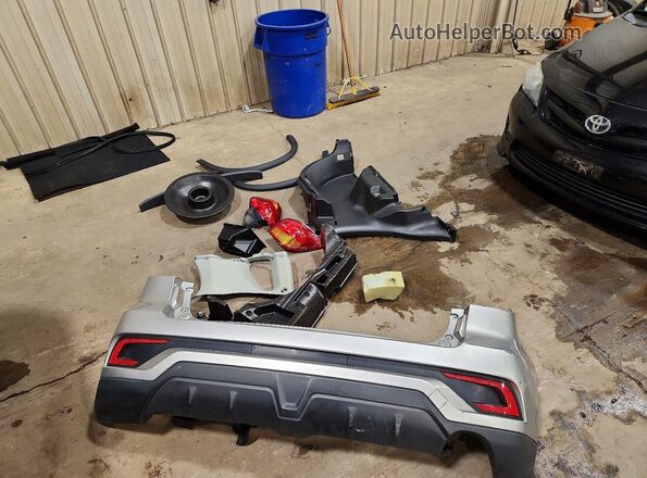 JA4AP3AU8KU020019 2019 MITSUBISHI OUTLANDER Silver Vista del compartimento del motor