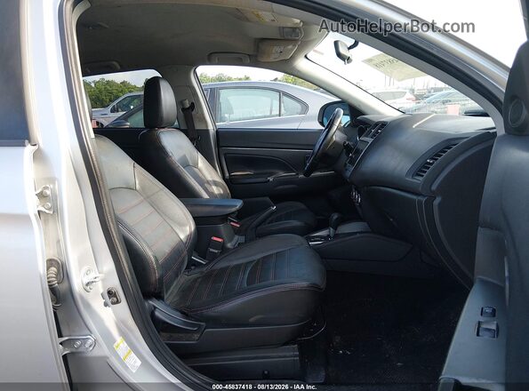 JA4AP3AW2JU015740 2018 MITSUBISHI OUTLANDER SPORT Silver Вид салону спереду