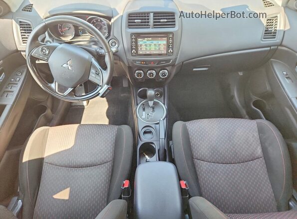 JA4AP3AW4HZ043889 2017 MITSUBISHI OUTLANDER Silver წინა პანელის ხედი