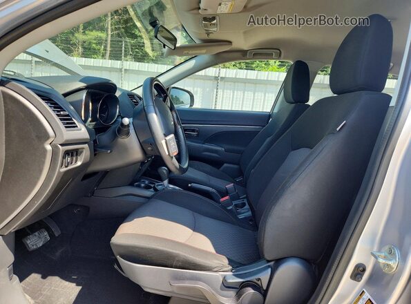 JA4AP3AW4HZ043889 2017 MITSUBISHI OUTLANDER Silver წინა სალონის ხედი