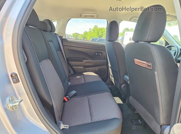 JA4AP3AW4HZ043889 2017 MITSUBISHI OUTLANDER Silver უკანა სავარძლების ხედი