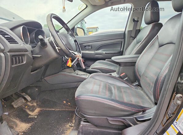 JA4AP3AW5JU012167 2018 MITSUBISHI OUTLANDER Black წინა სალონის ხედი