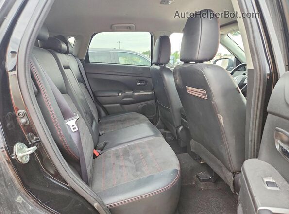 JA4AP3AW5JU012167 2018 MITSUBISHI OUTLANDER Black უკანა სალონის ხედი