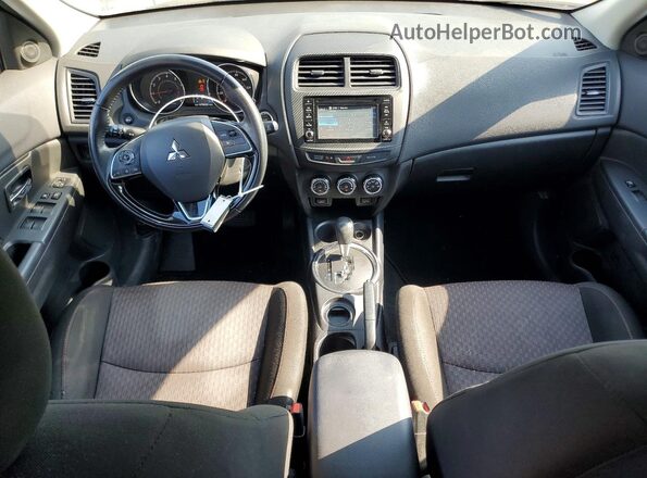JA4AP3AW7HZ019599 2017 MITSUBISHI OUTLANDER Silver Вид панелі приладів