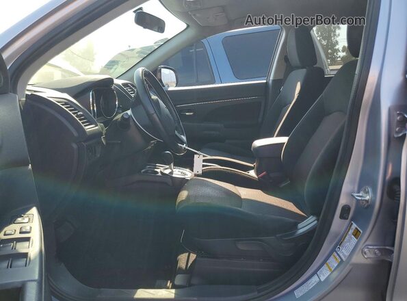 JA4AP3AW7HZ019599 2017 MITSUBISHI OUTLANDER Silver Вид салону спереду