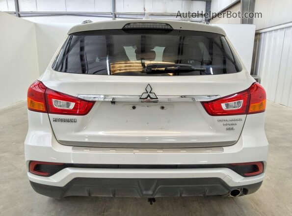 JA4AP4AW3JU009371 2018 MITSUBISHI OUTLANDER Белый Вид сзади