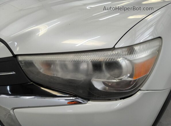 JA4AP4AW3JU009371 2018 MITSUBISHI OUTLANDER Белый 