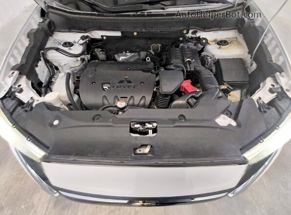 JA4AP4AW3JU009371 2018 MITSUBISHI OUTLANDER Белый Вид подкапотного пространства