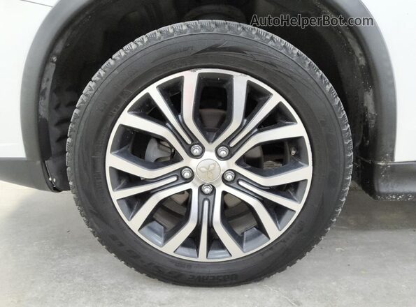 JA4AP4AW3JU009371 2018 MITSUBISHI OUTLANDER Белый 