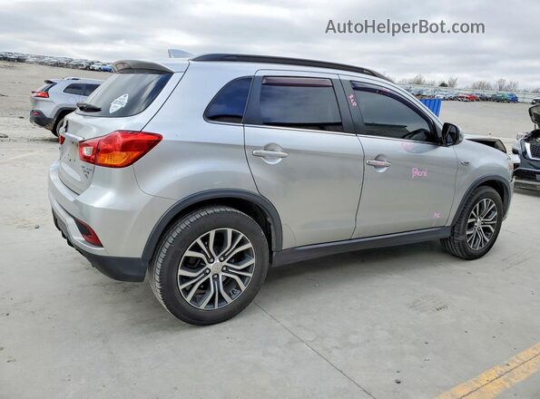 JA4AP4AW7JZ026533 2018 MITSUBISHI OUTLANDER Серебряный Задняя правая четверть