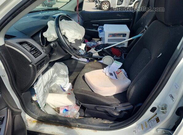 JA4APVAU0MU019011 2021 MITSUBISHI OUTLANDER White Vista interior delantera
