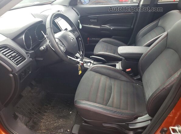 JA4APVAUXNU016019 2022 MITSUBISHI OUTLANDER Orange Front interior view