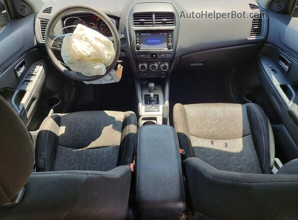 JA4AR3AU8LU012093 2020 MITSUBISHI OUTLANDER Белый Вид панели приборов
