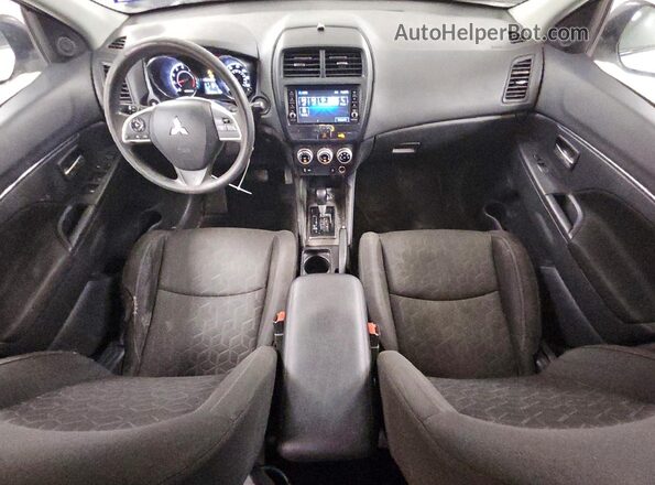JA4AR3AU9LU022275 2020 MITSUBISHI OUTLANDER Silver Widok deski rozdzielczej