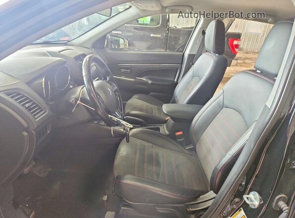 JA4AR3AW0JU014046 2018 MITSUBISHI OUTLANDER Черный Вид салона спереди