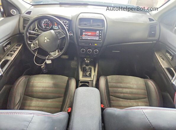 JA4AR3AW0JU014046 2018 MITSUBISHI OUTLANDER Черный Вид панели приборов