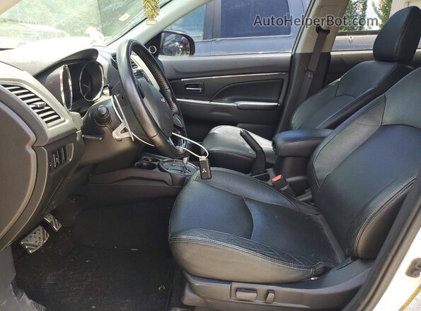 JA4AR4AWXHZ018432 2017 MITSUBISHI OUTLANDER White Front interior view