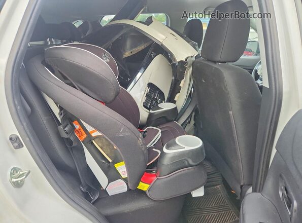 JA4ARUAU1MU011925 2021 MITSUBISHI OUTLANDER White Rear interior view