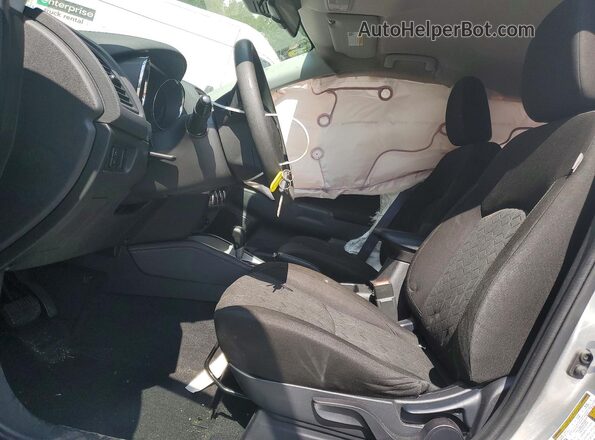 JA4ARUAU2PU014661 2023 MITSUBISHI OUTLANDER Silver წინა სალონის ხედი