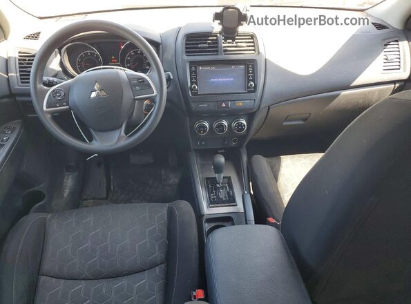 JA4ARUAU6MU030924 2021 MITSUBISHI OUTLANDER Silver Առջևի վահանակի տեսք
