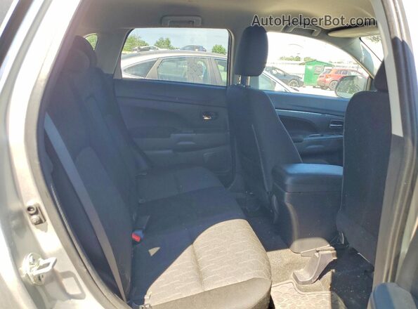 JA4ARUAU6MU030924 2021 MITSUBISHI OUTLANDER Silver Սալոնի հետևի տեսք
