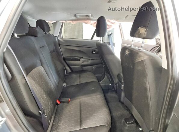 JA4ARUAU7TU003231 2026 MITSUBISHI OUTLANDER Gray Vista interior trasera
