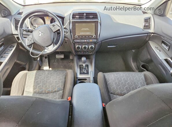 JA4ARUAU8MU022467 2021 MITSUBISHI OUTLANDER Silver Вид панелі приладів