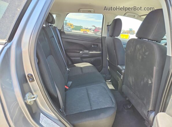JA4ARUAU8MU022467 2021 MITSUBISHI OUTLANDER Silver Вид задньої частини салону