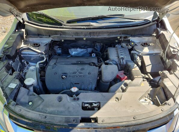 JA4ARVAWXPU014107 2023 MITSUBISHI OUTLANDER Silver Widok komory silnika