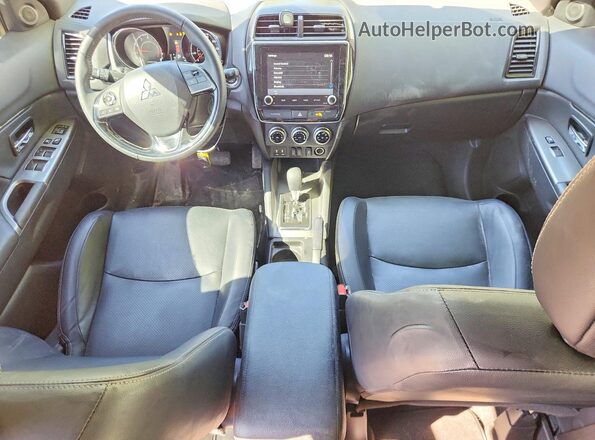 JA4ARVAWXPU014107 2023 MITSUBISHI OUTLANDER Silver Widok deski rozdzielczej