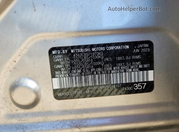 JA4ARVAWXPU014107 2023 MITSUBISHI OUTLANDER Silver Widok wnętrza 360 stopni