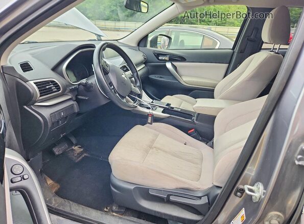 JA4AT5AA9JZ039192 2018 MITSUBISHI ECLIPSE Silver Widok wnętrza z przodu