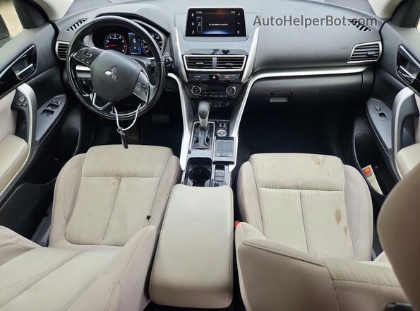 JA4AT5AA9JZ039192 2018 MITSUBISHI ECLIPSE Silver Widok deski rozdzielczej