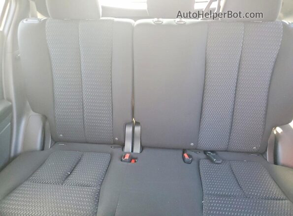 JA4ATVAA9RZ002607 2024 MITSUBISHI ECLIPSE Silver Widok tylnych siedzeń