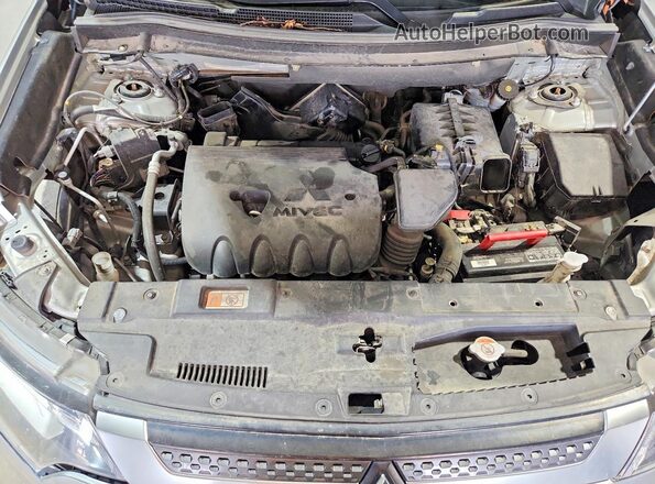 JA4AZ3A30LZ019694 2020 MITSUBISHI OUTLANDER Silver Вид підкапотного простору