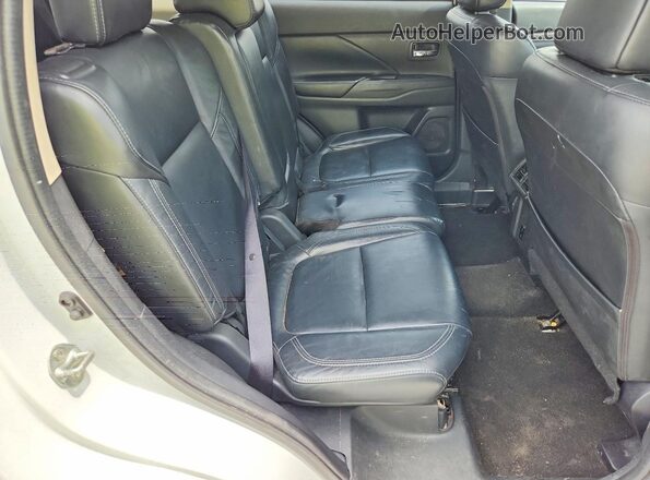 JA4AZ3A36LZ005489 2020 MITSUBISHI OUTLANDER Белый Вид задних сидений