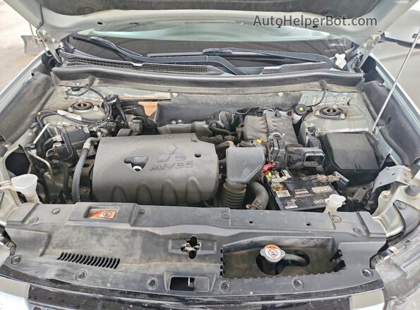 JA4AZ3A38LZ044178 2020 MITSUBISHI OUTLANDER Silver Vista interior trasera
