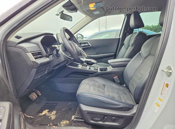 JA4J3UA84PZ044302 2023 MITSUBISHI OUTLANDER White Սալոնի դիմացի տեսք